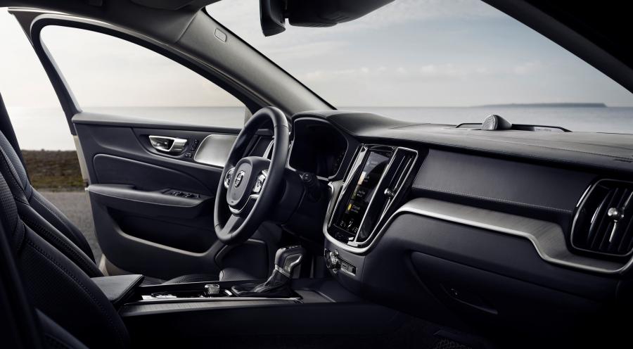 Интерьер Volvo V60 T6 Inscription 2018 года  (WW) (фото 9 из 53)